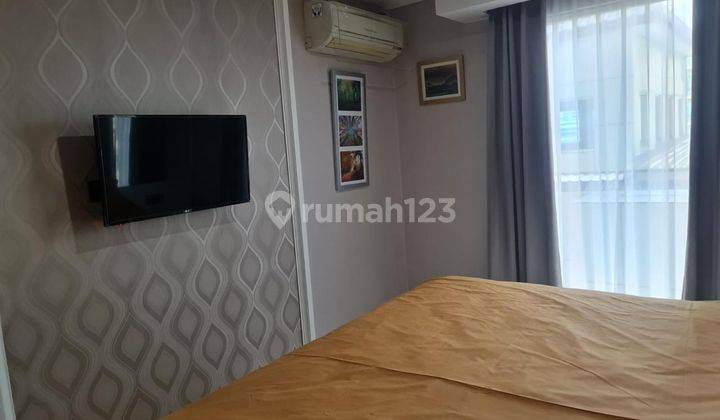 Apartement 2BR Warhol Residences Furnished Bagus 2