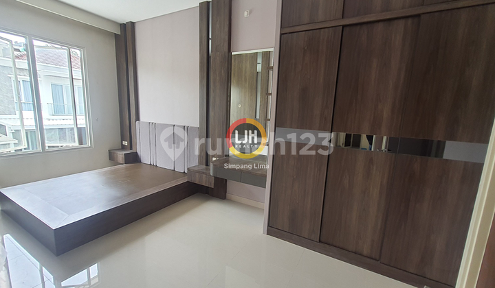 For Rent Comfortable 3-Story House in Tembalang Area 2