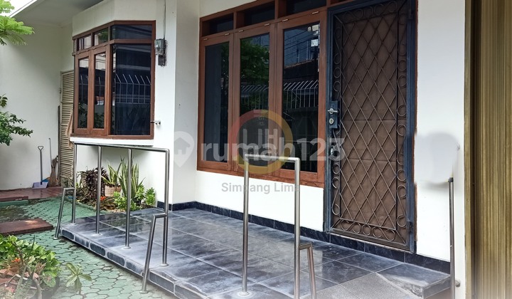 Ready-to-Occupy House in the Center of Semarang City, Pekunden Street 1