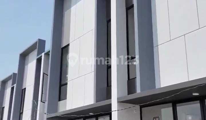 Modern House in Surabaya City Park Sunrice Strategic Location 2
