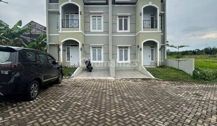 Vila Terbaik Lokasi Strategis Dekat Wisata Populer Batu 6