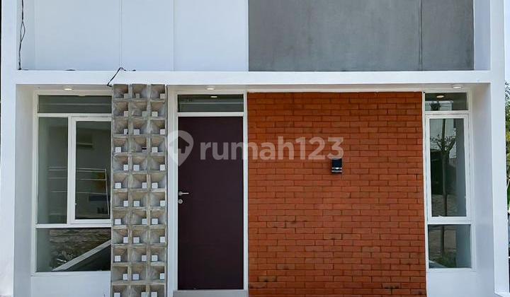 Modern Minimalist House Joyoagung Merjosari 8 minutes from UB. Modern Minimalist House Joyoagung Merjosari 8 minutes from UB.