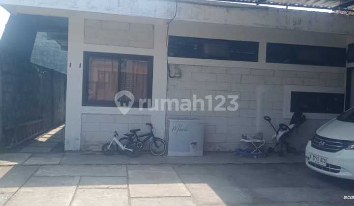 For Sale Spacious House Strategic Location on Cakalang Street Malang 2