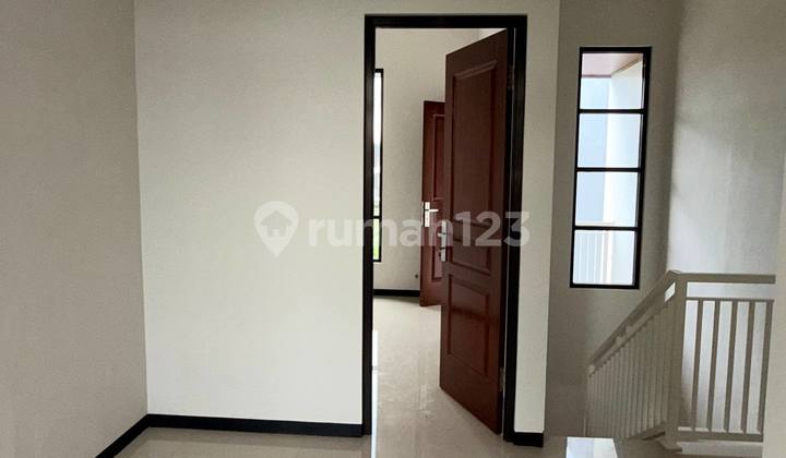 Modern Town House 2 Lantai Minimalis di Kab Malang
