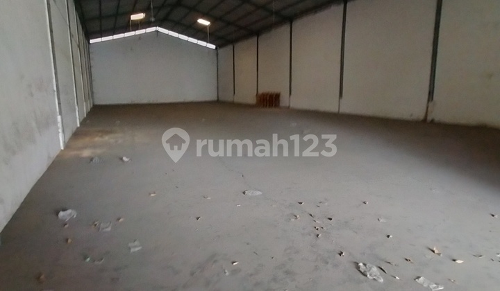 Ready-to-Use Warehouse in Gedangan with 40' Container Access