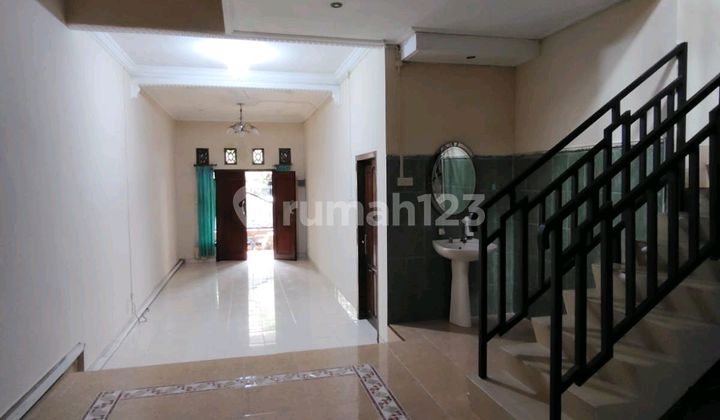 Rumah Siap Huni Dekat Merr Minim Renov