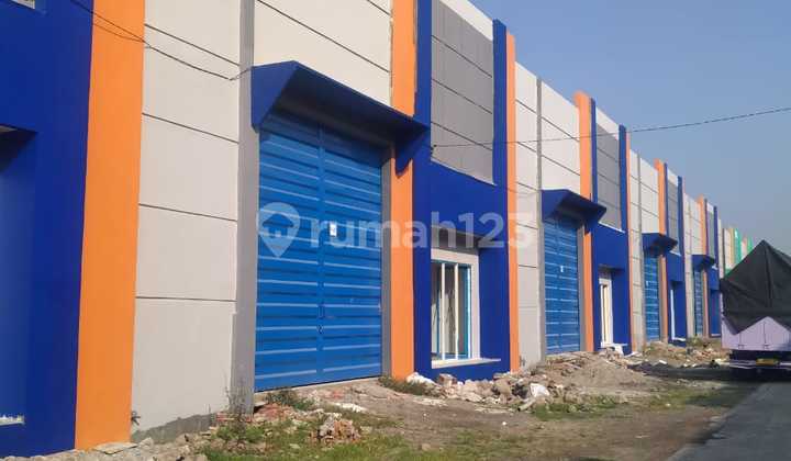 Ready-to-Use Warehouse, 2 Rows Available in Buduran
