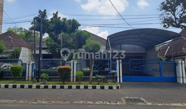 Elite Luxurious House Spacious Area Boulevard Ijen Klojen Malang