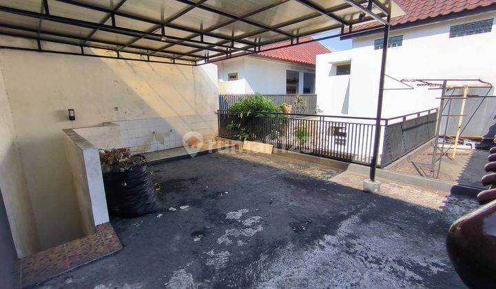 Rumah Modern Strategis Dekat Jalan Besar Ijen Klojen Kota Malang 2