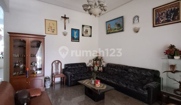 Elite Luxurious House Spacious Area Boulevard Ijen Klojen Malang