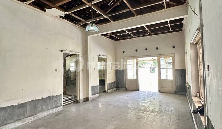 Rare House on Dieng Boulevard Axis Malang Multifunctional Rare House on Dieng Boulevard Axis Malang Multifunctional