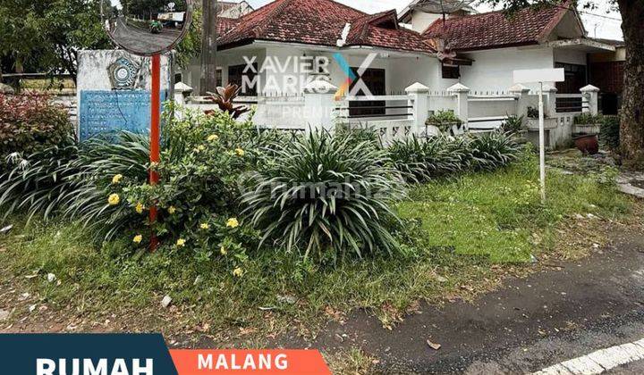 Rumah Hook Tengah Kota di Buah Buah Klojen Malang 1