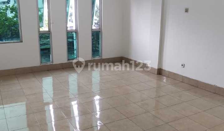 3-Storey Shop House in Dewi Sartika Cawang, Strategic Location and by the Roadside 2