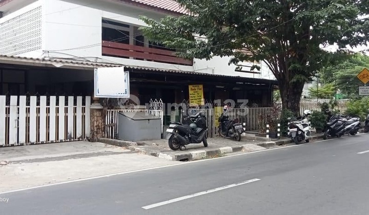 Rumah Luas dan Asri Lokasi Strategis di Tebet Jakarta Selatan