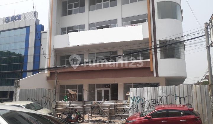 Ruko 4 Lantai Lokasi Komersil Strategis di Tebet