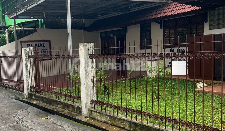 Rumah Lama Cantik Asri SHM di Jatiwaringin Rumah Lama Cantik Asri SHM di Jatiwaringin