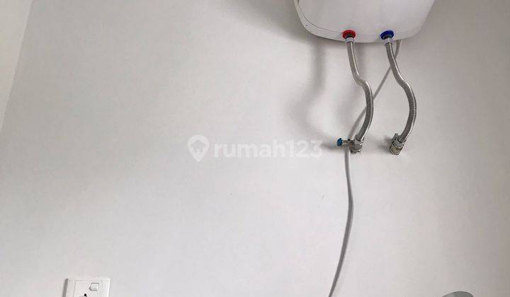 For Rent, 1 Unit Rumah di Azure Bay  5