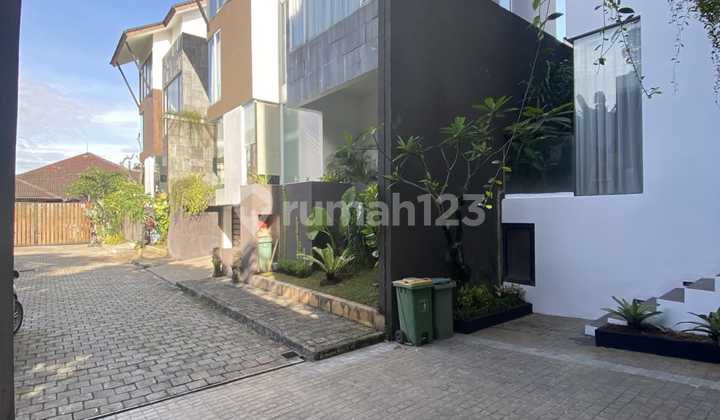 Dijual Rumah Mewah 3,5 Lt Di Jagakarsa Ada Kolam Renang Dan Rooftop