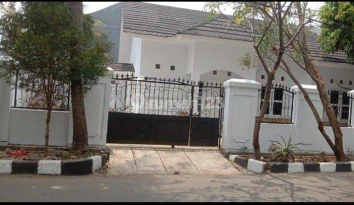 Dijual Cepat Rumah Besar 1 Lantai  Siap Huni Hanya 2 Menit Ke Sta. Depok 1