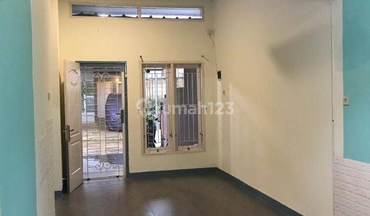 ruang tamu dijual rumah 1 lantai di