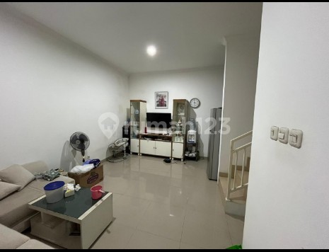 Cheap Sale 2-Storey House Ready to Occupied Only 3min to Depok Baru Station. 2