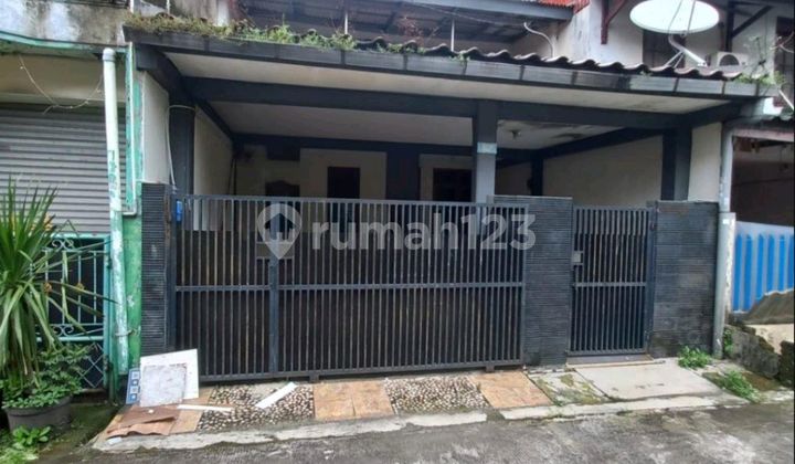 Dijual Murah Rumah 2 LT Siap Huni Dekat Sman 1, Depok, Hanya 4 Menit ke Stasiun Depok Baru