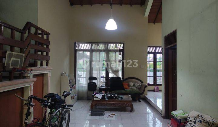 Dijual. Rumah 2 Lt Di Komplek Perumahan Di Mekarsari 2