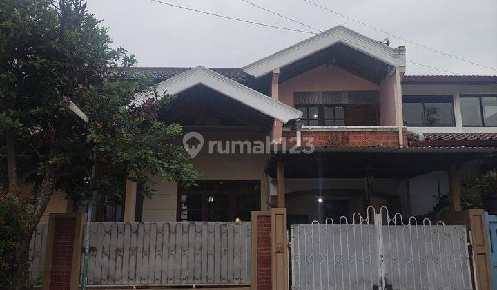 Dijual. Rumah 2 Lt Di Komplek Perumahan Di Mekarsari 1