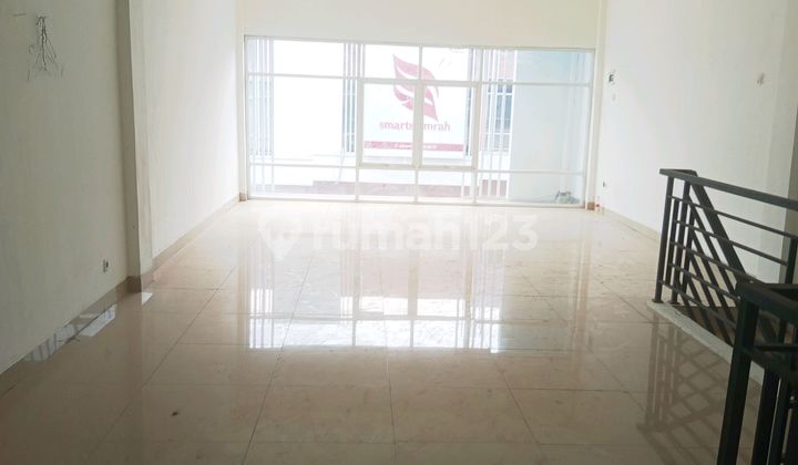 For Rent: Newly Renovated 3-Story Shop House in Galeria Sawangan, Just 6 Minutes from Sawangan Toll Gate 2