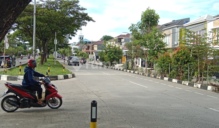 Dijual Murah Rumah Mewah 2 Lt, Ada Kolam Renang Di Boulevard Gdc 2