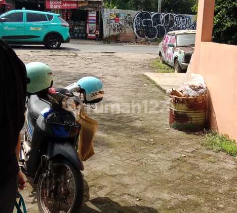 Cheap Shop House for Sale in a Commercial Area by the Roadside in Limo, Depok 2