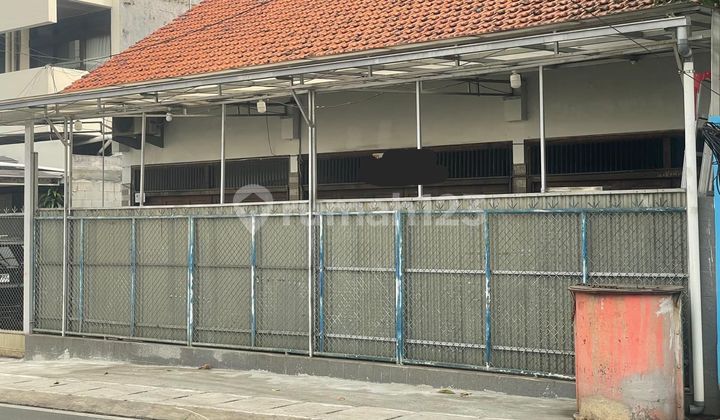 House with Certificate of Ownership, Land Measurement in Kramat Pulo Senen, Price Below NJOP. 2