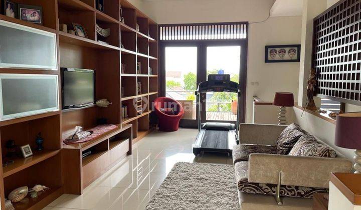 Rumah Dijual Bagus Semi Furnish di Area Batununggal, Bandung 1