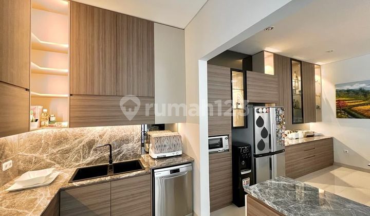Rumah Dijual Sangat Bagus Full Furnish di Area Setra Duta Bandung 2