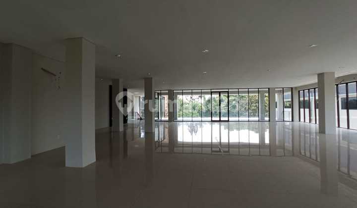 Gedung Baru Modern di Setiabudi, Bandung 14