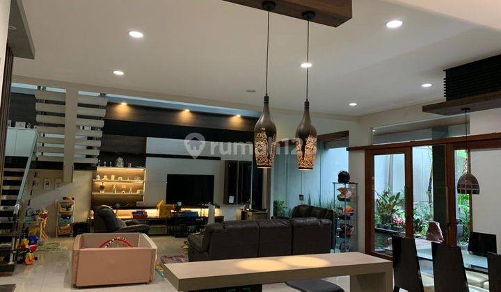Rumah Sangat Bagus Dan Mewah di Sayap Gatot Subroto, Bandung 1