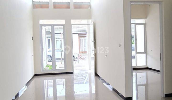 Rumah Dijual Cluster Favorit di Taman Kopo Indah , Bandung 1