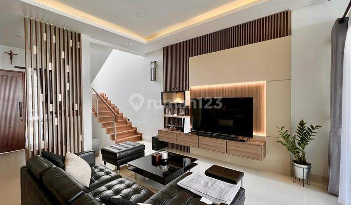 Rumah Dijual Cantik Full Furnish di Area Setra Duta Bandung 1