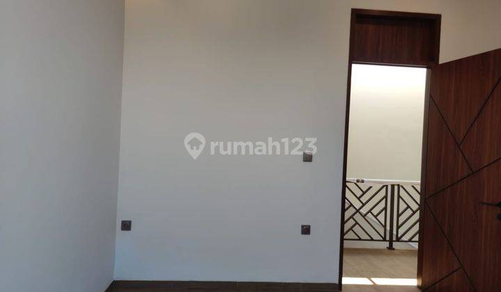 Rumah Dijual Baru Premium di Sayap Setrasari Sutami , Bandung 2