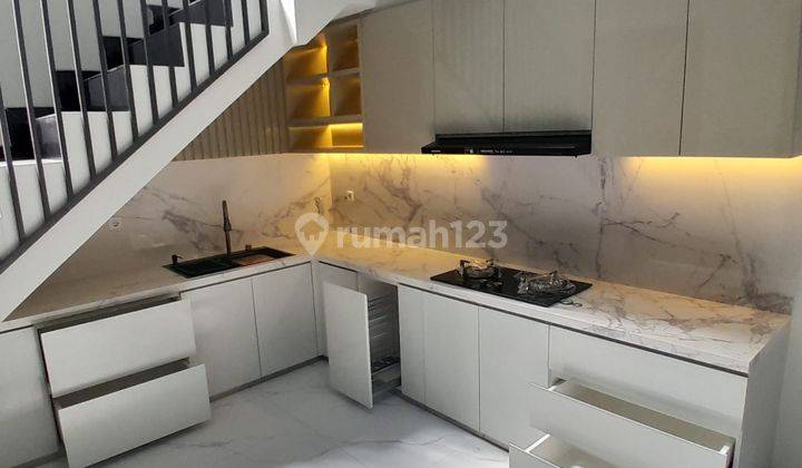 Rumah Baru Dijual Minimalis dan Keren di Singgasana Pradana 1