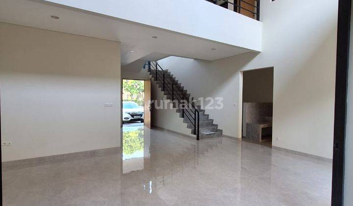 Rumah Baru Dijual Design Modern Elegan di Singgasana Pradana 1