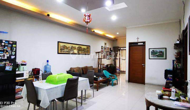 Rumah Dijual Nyaman Harga Langka di Taman Holis Indah, Bandung 1