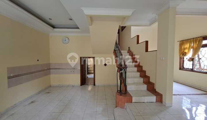 Rumah Dijual Nyaman dan Terawat di Istana Regency 2, Bandung 09 2