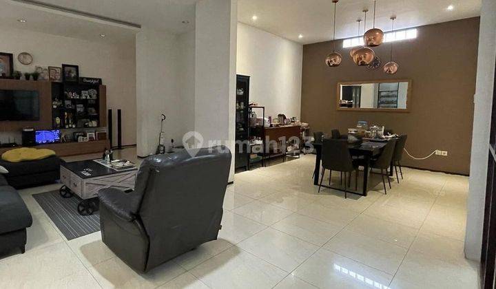 Rumah Dijual Lux Semi Furnish di Mainroad Jl Garuda Bandung 1