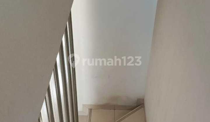 House for Sale, Comfortable and Ready to Occupy in Taman Holis Indah 1, Bandung Regency 36 2