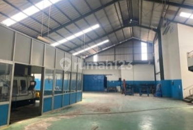 Strategic Ready-to-Use Warehouse for Sale in Arcamanik Area, Bandung 16