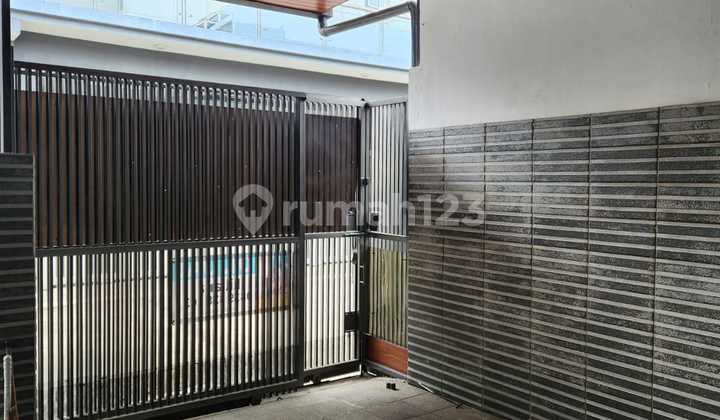 *Dijual Rumah di Tki 2 Patung Kuda di Taman Kopo Indah