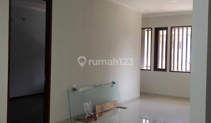 Rumah Dijual Lux Design Modern di Area Mekar Wangi, Bandung 2