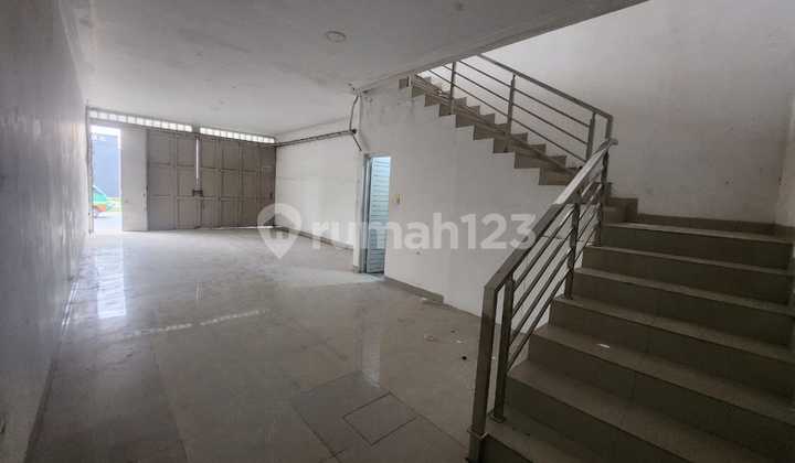 For Rent: Strategic 3-Story Shop House in Amir Mahmud Area, Cimahi 2