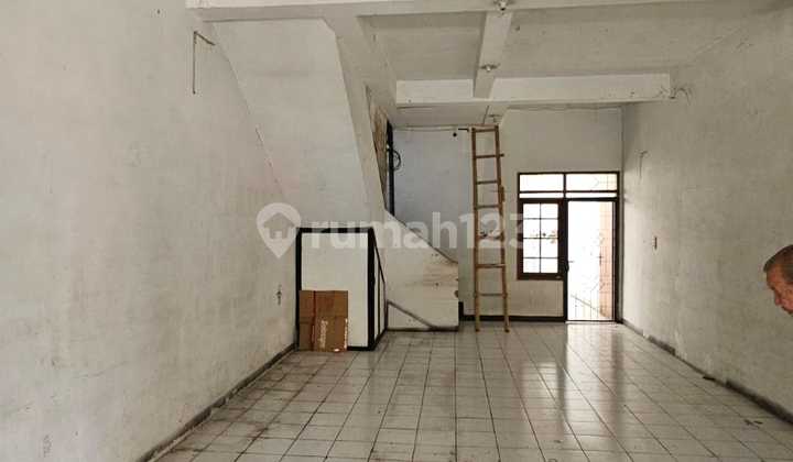 Ruko Dijual Strategis 2 Lantai di Taman Holis Indah, Bandung 03 Ruko Dijual Strategis 2 Lantai di Taman Holis Indah, Bandung 03